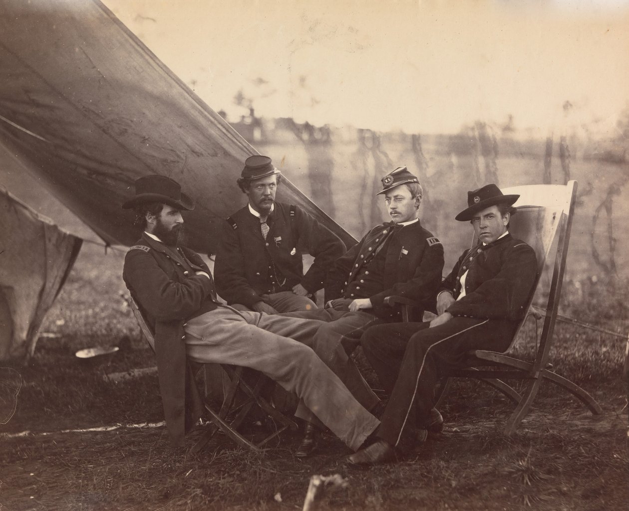 [Quatro Oficiais], c. 1864. de Alexander Gardner