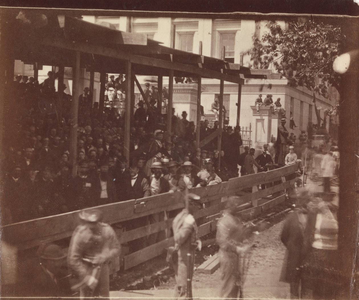[Grand Army Review, Washington], 23 ou 24 de maio de 1865. de Alexander Gardner