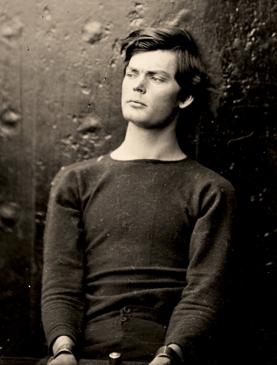 Lewis Powell em ferros de pulso a bordo do USS Saugus, 1865 de Alexander Gardner