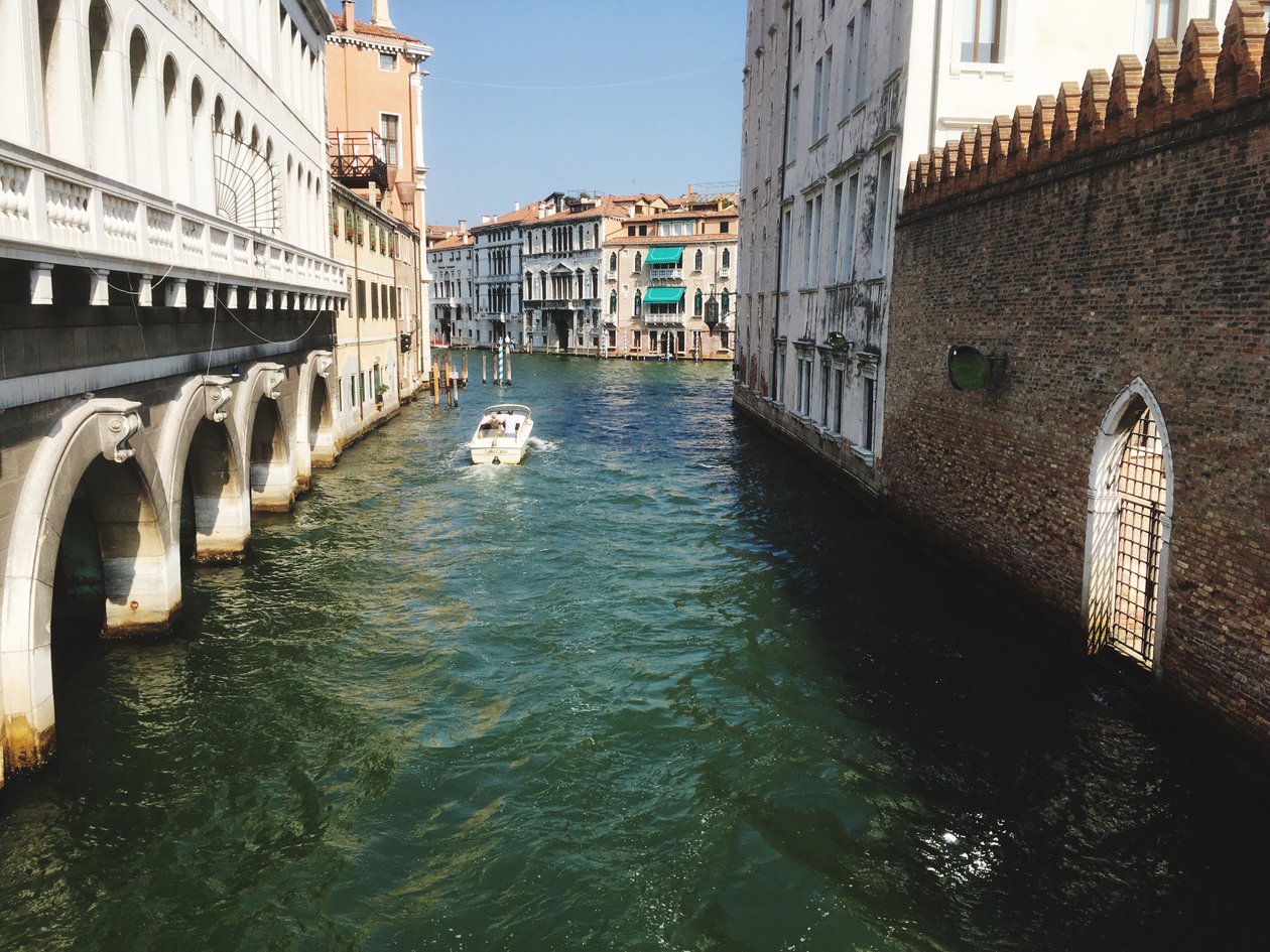 Veneza, a cidade da lagoa de Alexandra Joseph