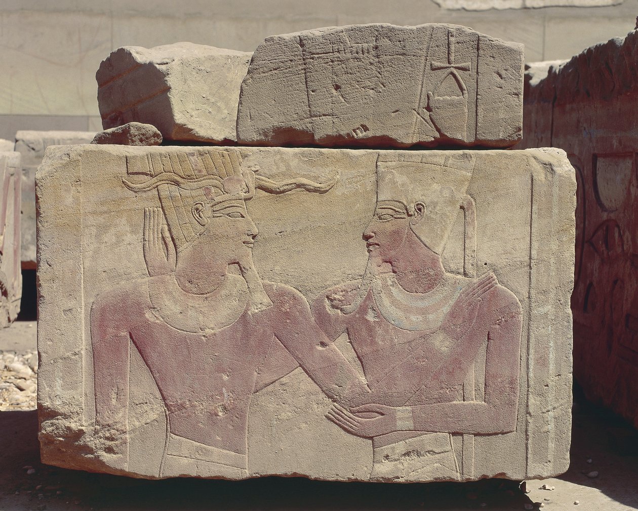 Egipto, Karnak, relevo pintado de Hatshepsut como faraó e deus Amon de Nicolas Toussaint Charlet