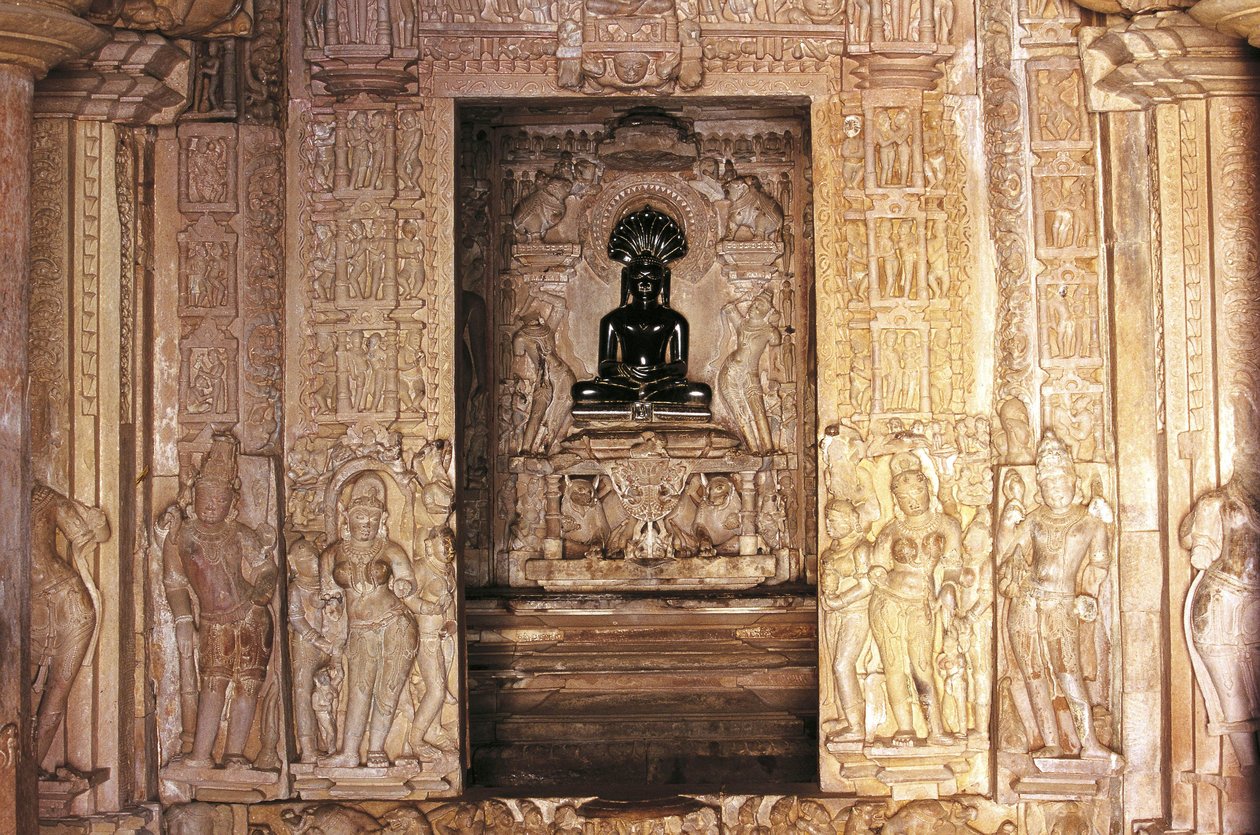 Entrada e altar, templo Parshvanatha, grupo de monumentos Khajuraho (Lista do Património Mundial da UNESCO) de Nicolas Toussaint Charlet