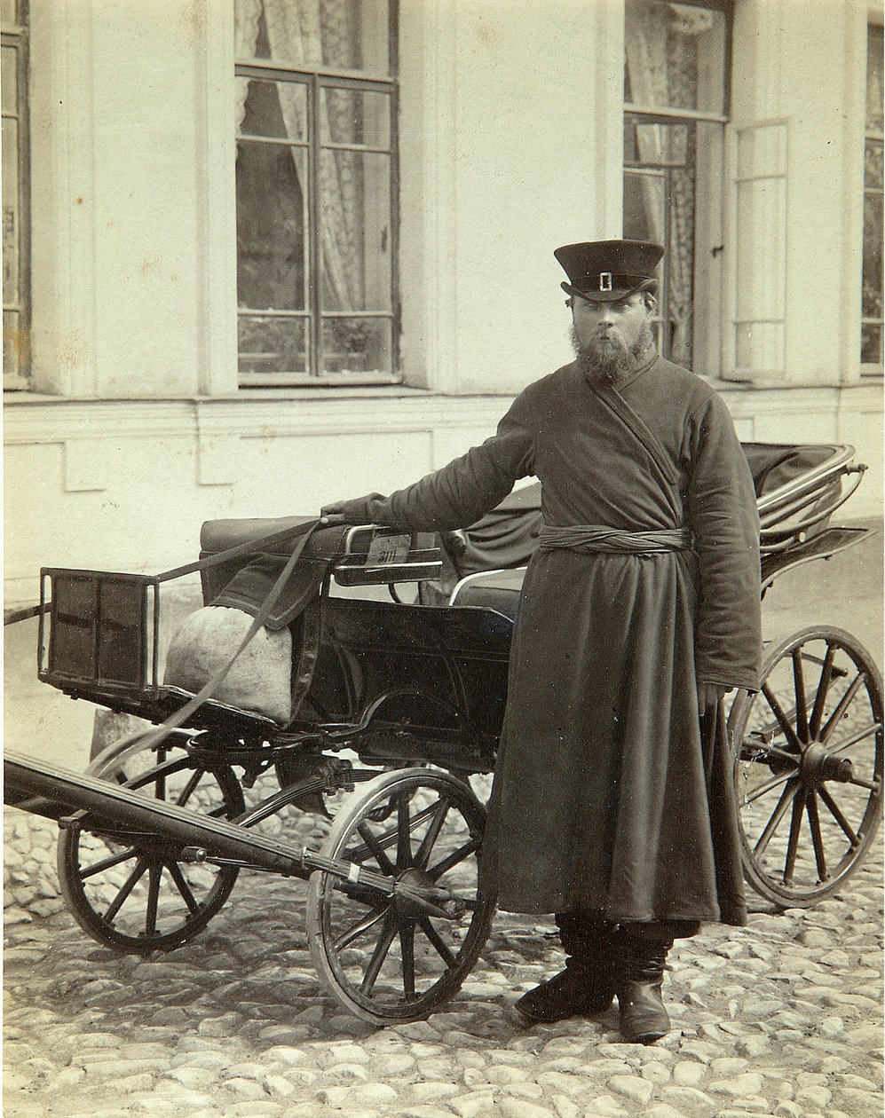 Um cocheiro. Foto de Albumina por Alexei Sergeevich Mazurin (1846- depois de 1914) de Alexei Sergeevich Mazurin