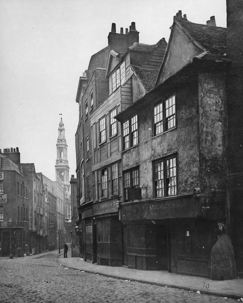 Drury Lane, olhando para o sul e mostrando a torre de St. Mary-le-Strand, c.1876 de Alfred and John Bool