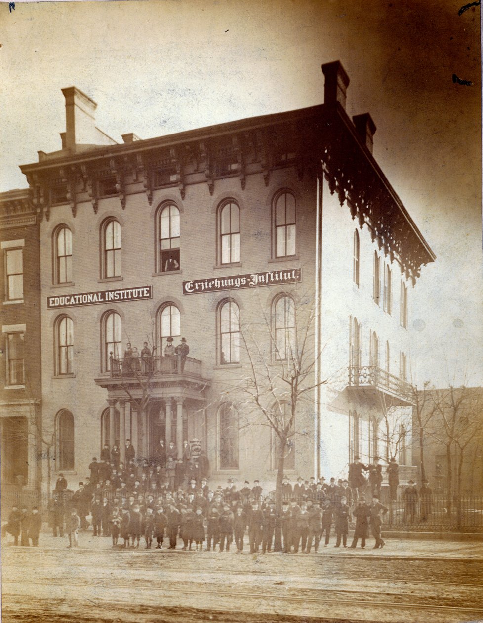 Instituto Educacional. Avenida Chouteau entre Décima e Décima Primeira Ruas de Alfred Bennefeld