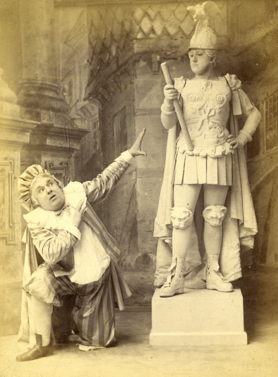 A estátua e Sganarelle, de uma produção de &39;La Statue du Commandeur&39; ou &39;Don Juan Up to Date&39;, 1892 (foto de gabinete) de Alfred Ellis