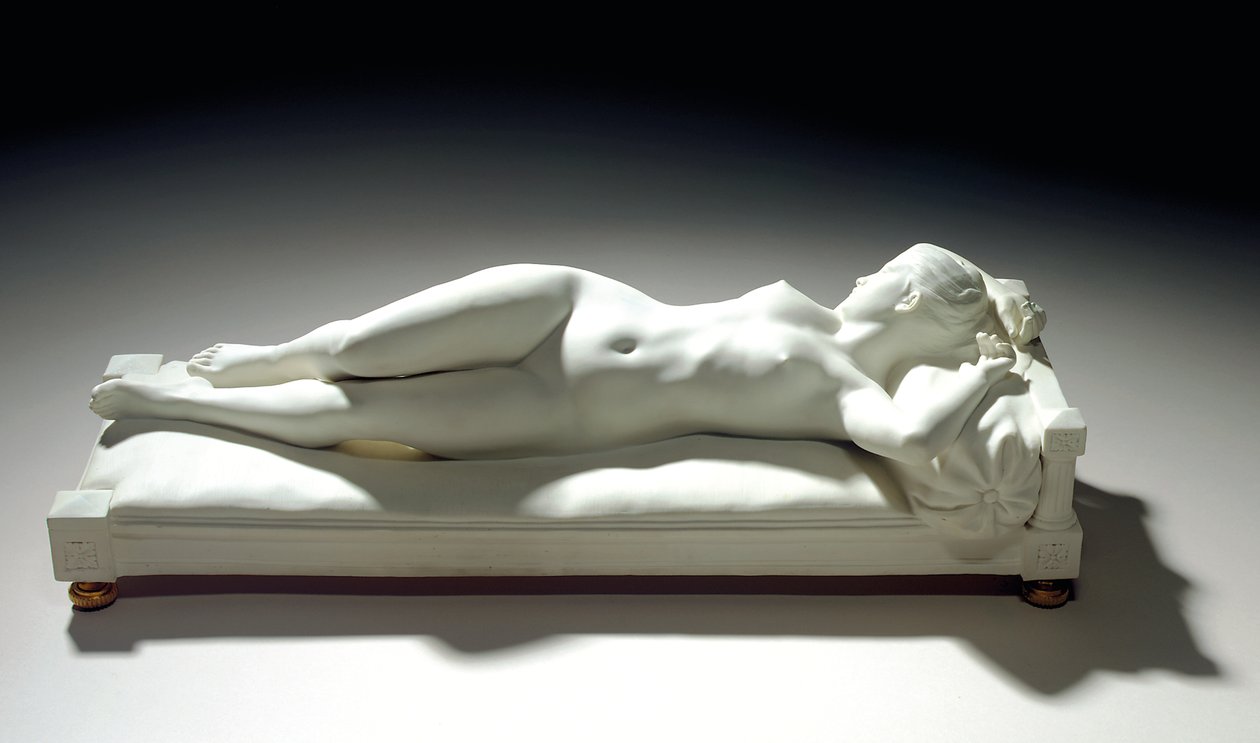 Figura de biscoito Sevres de um nu reclinado, &39;Le Repos&39; de Alfred Boucher