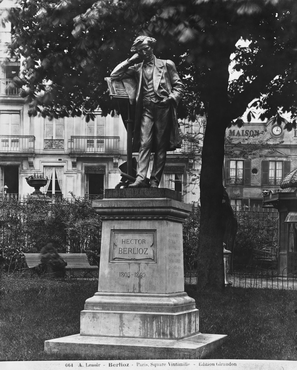 Monumento a Hector Berlioz, Praça Vintimille, 1884 (pedra e bronze) de Alfred Charles Lenoir