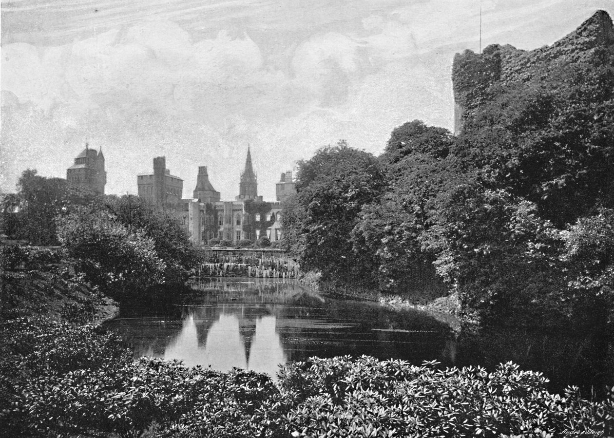 Castelo de Cardiff: East Front and Keep, c1896 de Alfred Freke