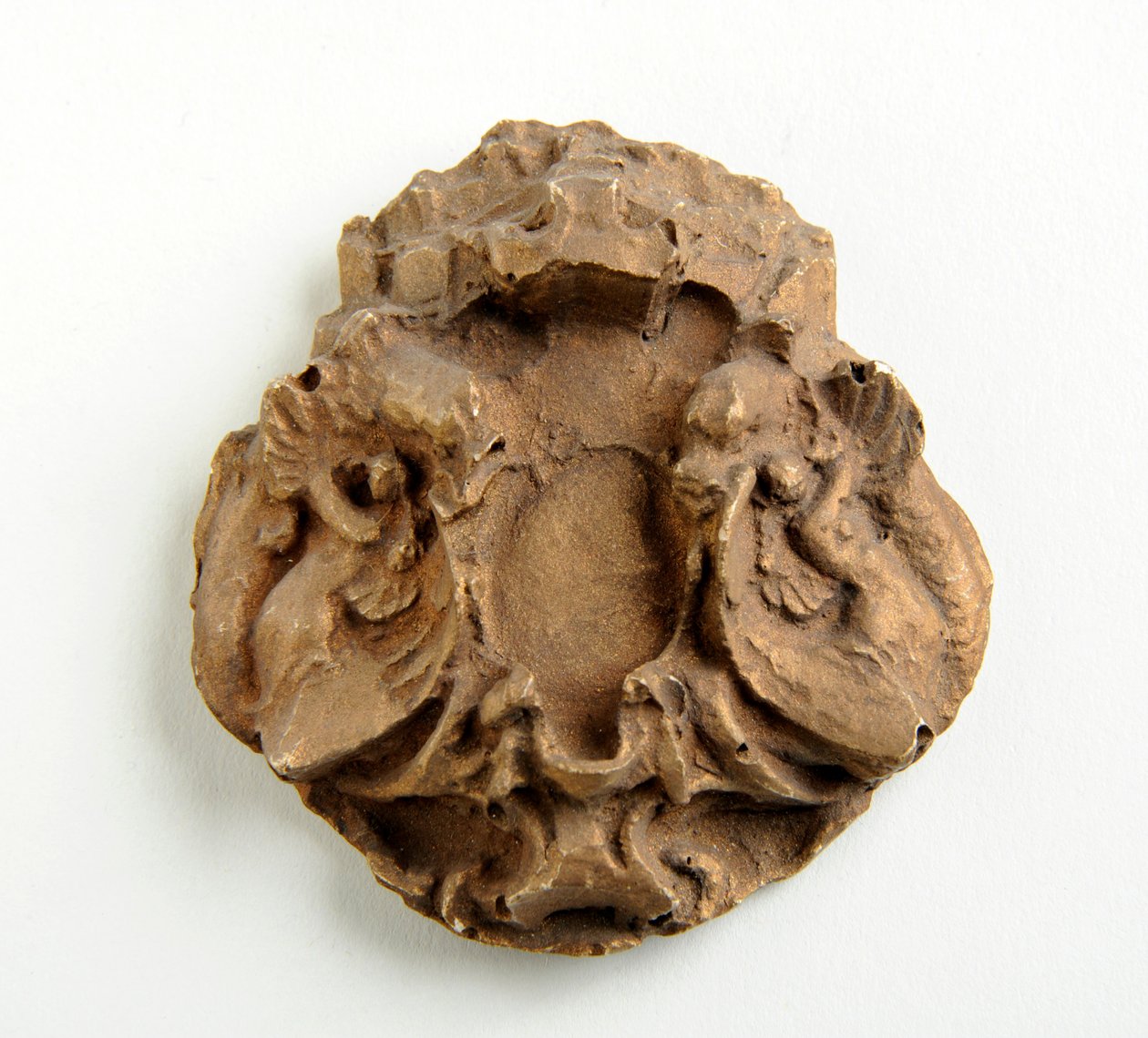 Maquete para um arco de chave com uma alegoria de amor (gesso bronzeado) de Alfred Gilbert