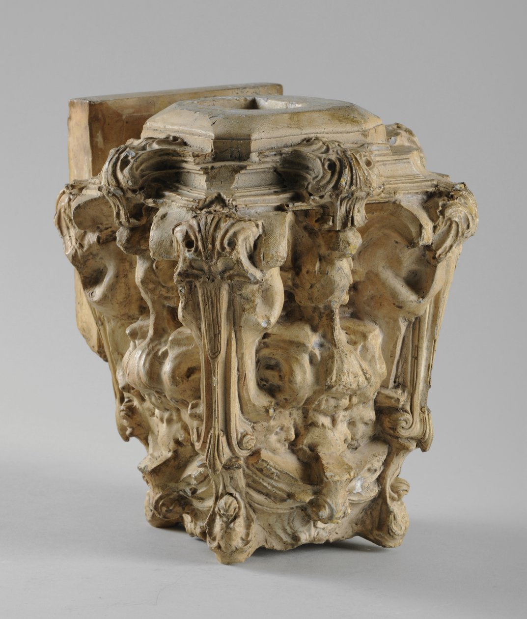 Um dos 9 maquetes para a Chaminé Sam Wilson, c.1908-14 (gesso e goma-laca) de Alfred Gilbert