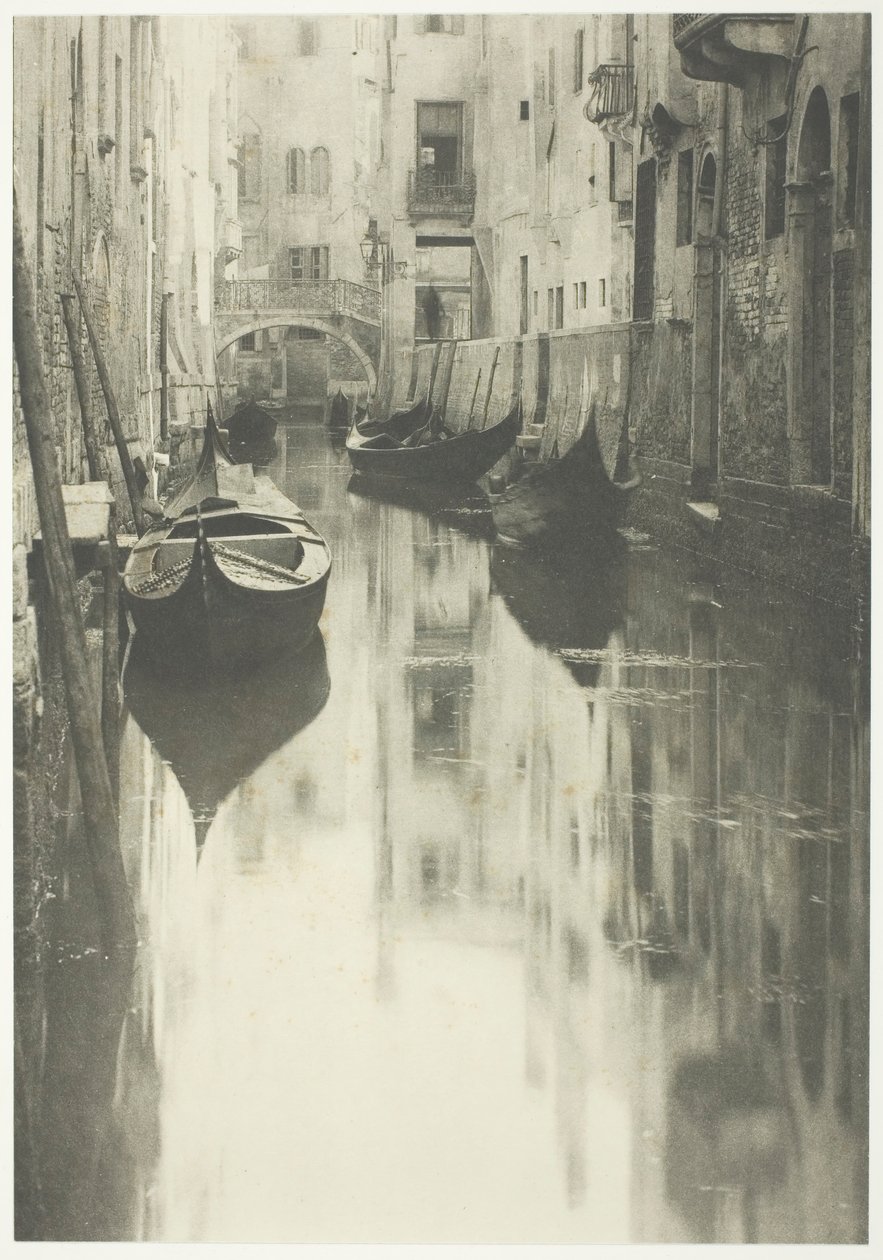 Um canal veneziano, 1894, impresso em 1897. de Alfred Stieglitz