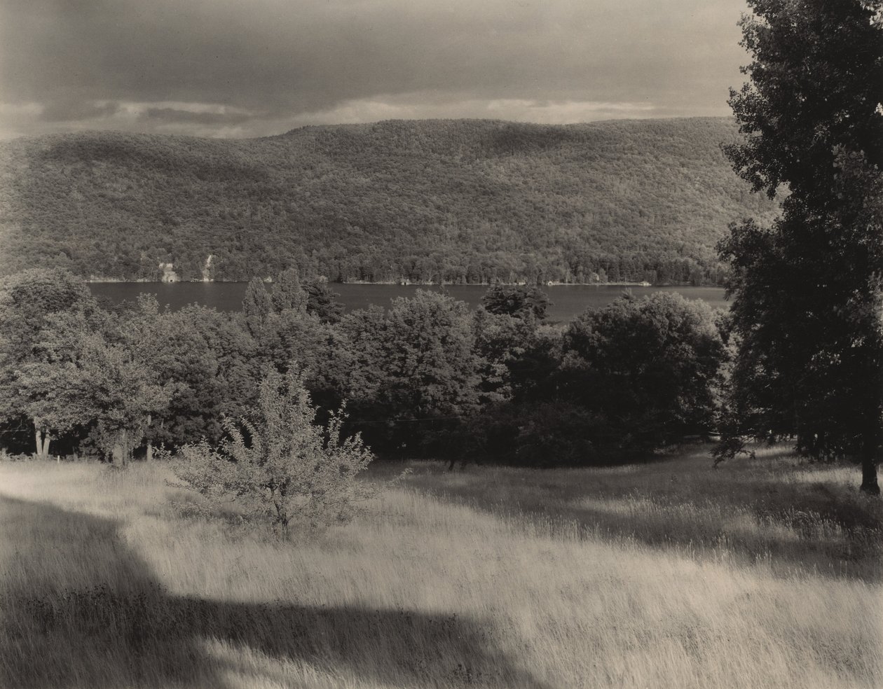 Lake George visto da colina de Alfred Stieglitz