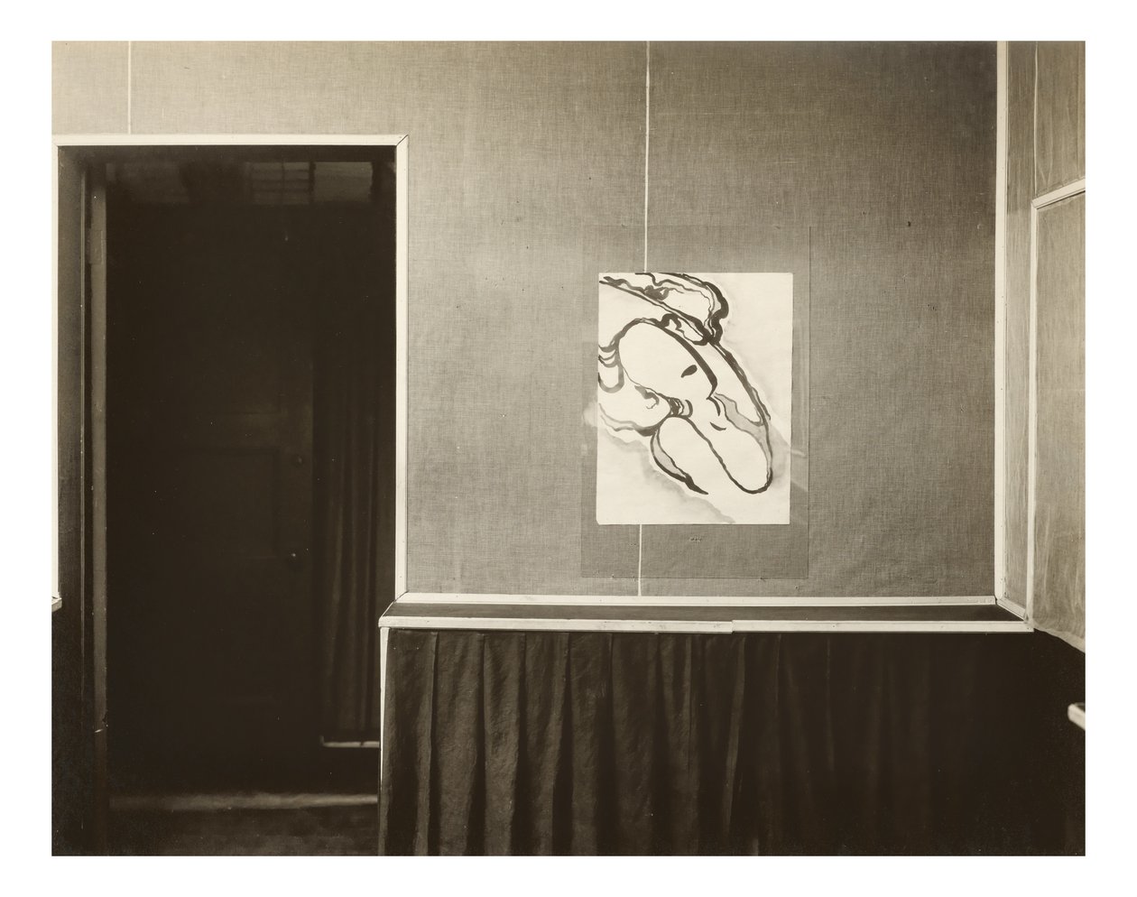 Sala principal - Parede, junto à porta, à esquerda de Alfred Stieglitz