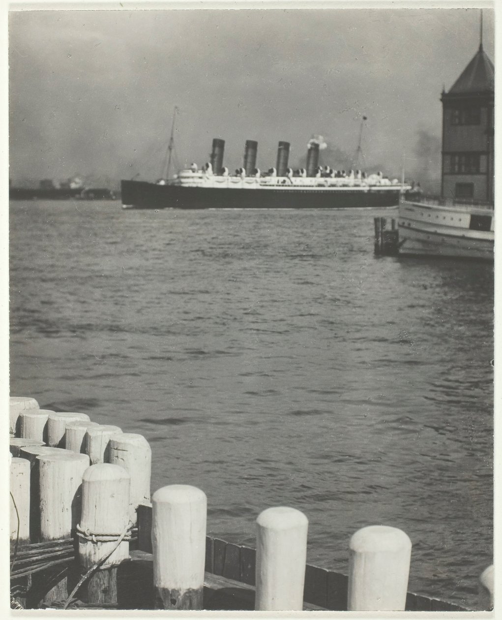 Outward Bound, The Mauritânia, 1910, impresso em 191832. de Alfred Stieglitz