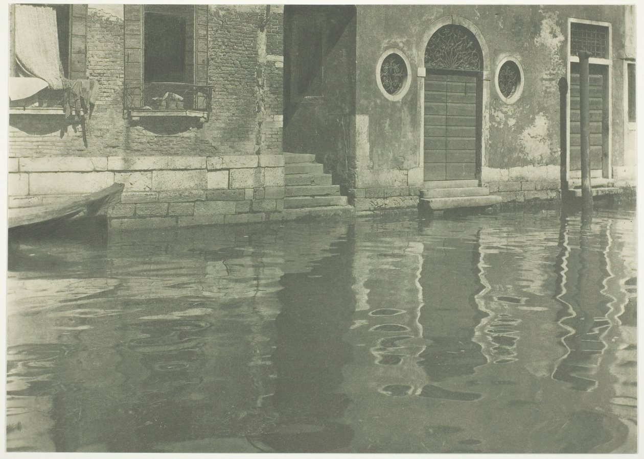 Reflexões - Veneza, 1894, impressa em 1897. de Alfred Stieglitz
