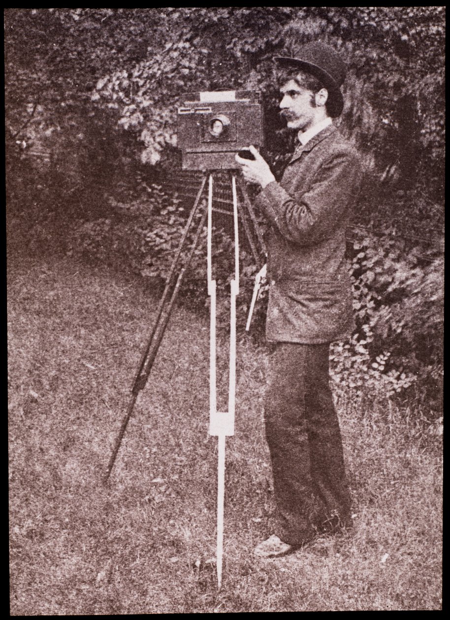 Auto-retrato com câmara, tripé e pistola de Alfred Stieglitz