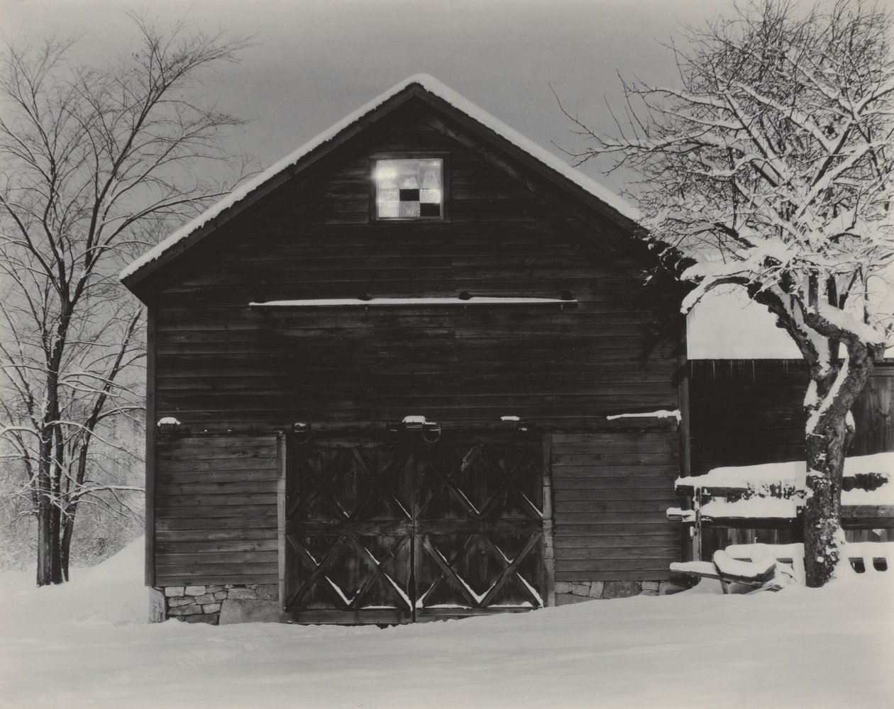 O Celeiro Preto e a Neve Branca de Alfred Stieglitz