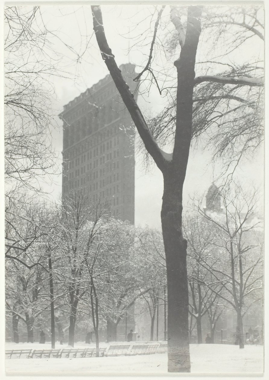 O Flatiron, 1903, impresso em 192039. de Alfred Stieglitz
