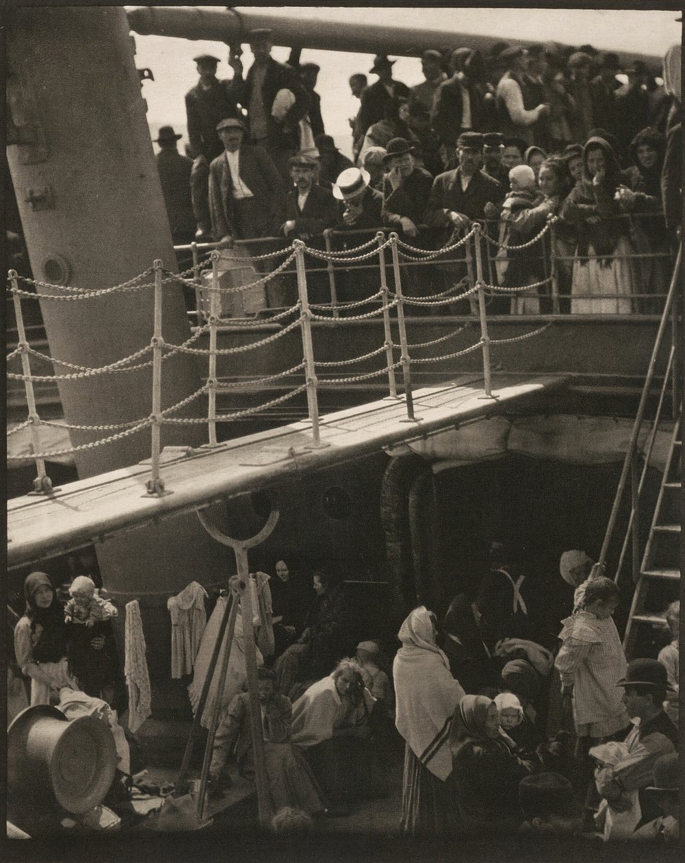 The Steerage, 1907, impresso em 1915. de Alfred Stieglitz
