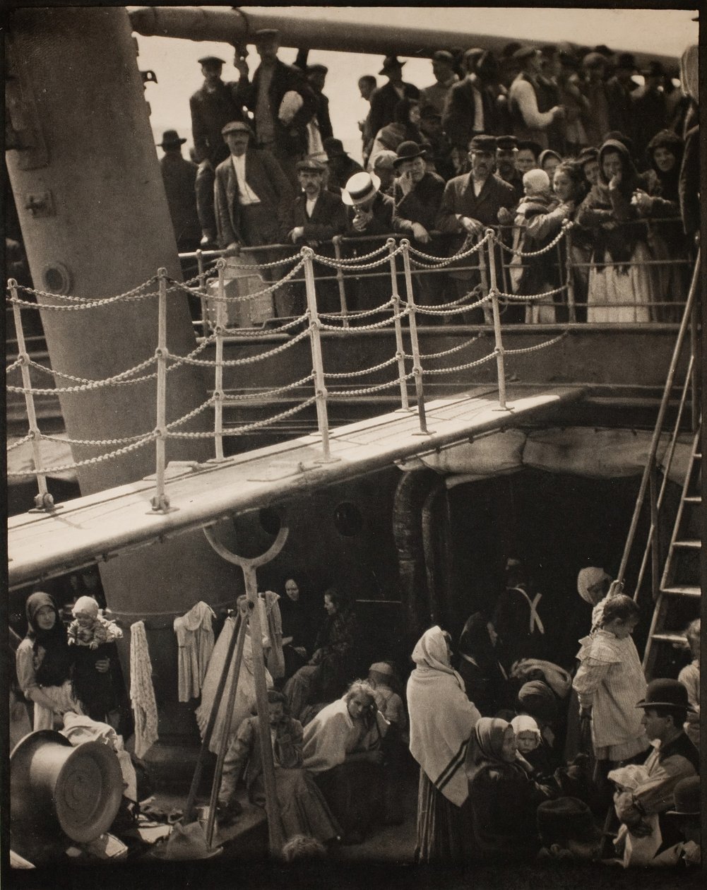 The Steerage, 1907, impresso em ou antes de 1913. de Alfred Stieglitz