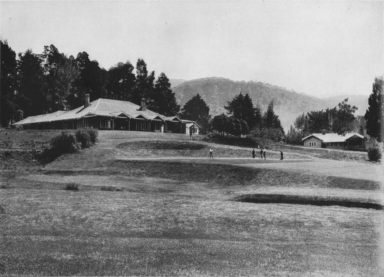18o furo e casa do clube, ligações do golfe, Nuwara Eliya, elevação 6.200 pés, c1890, 1910 de Alfred William Amandus Plate