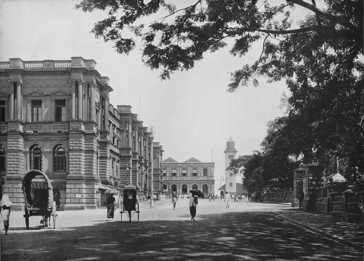 Correios em geral com entrada para a Queens House e a torre do relógio à distância, c1890, 1910 de Alfred William Amandus Plate