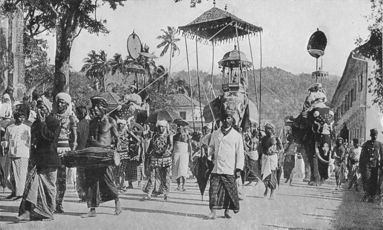 Kandy. Passagem de Prcessão de Perahera, c1890, 1910 de Alfred William Amandus Plate