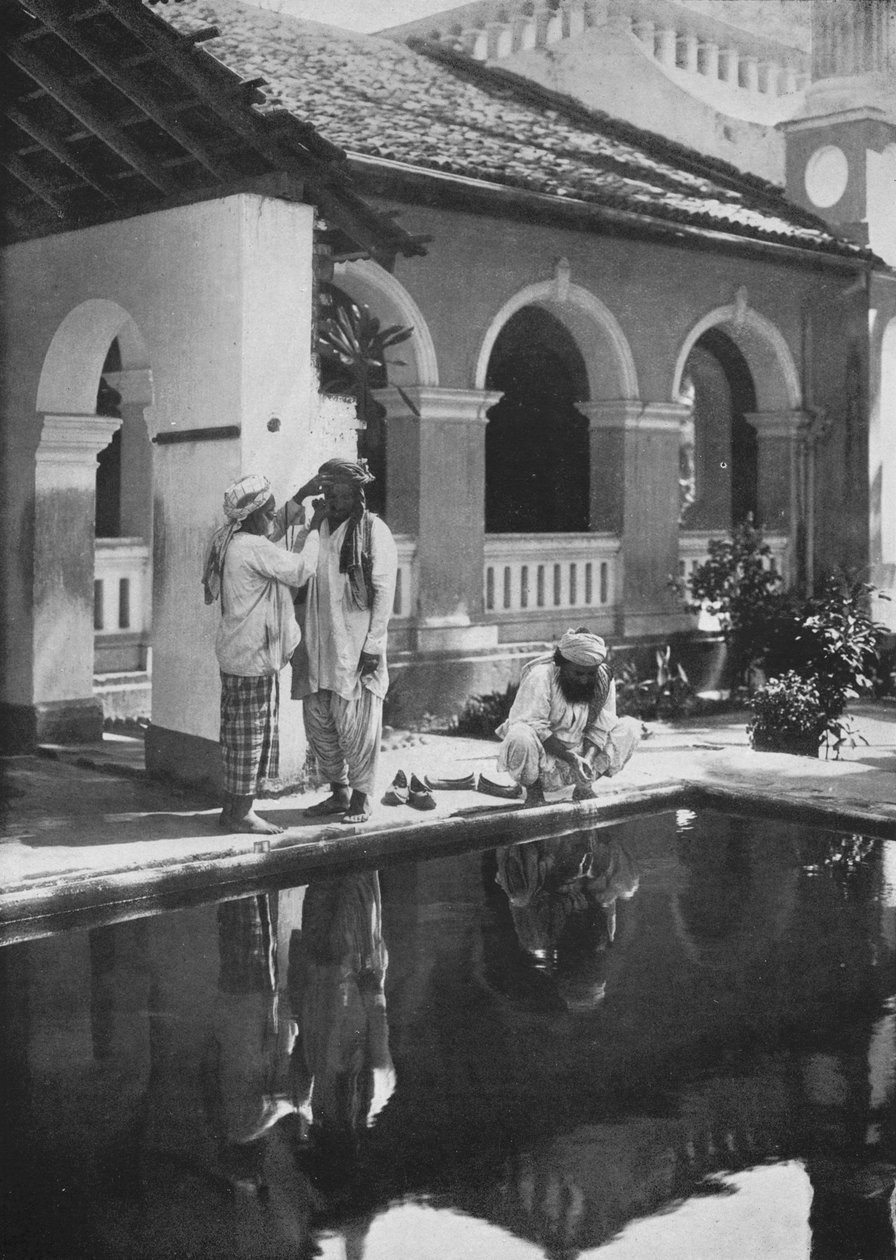 Preparativos religiosos na mesquita, c1890, 1910 de Alfred William Amandus Plate