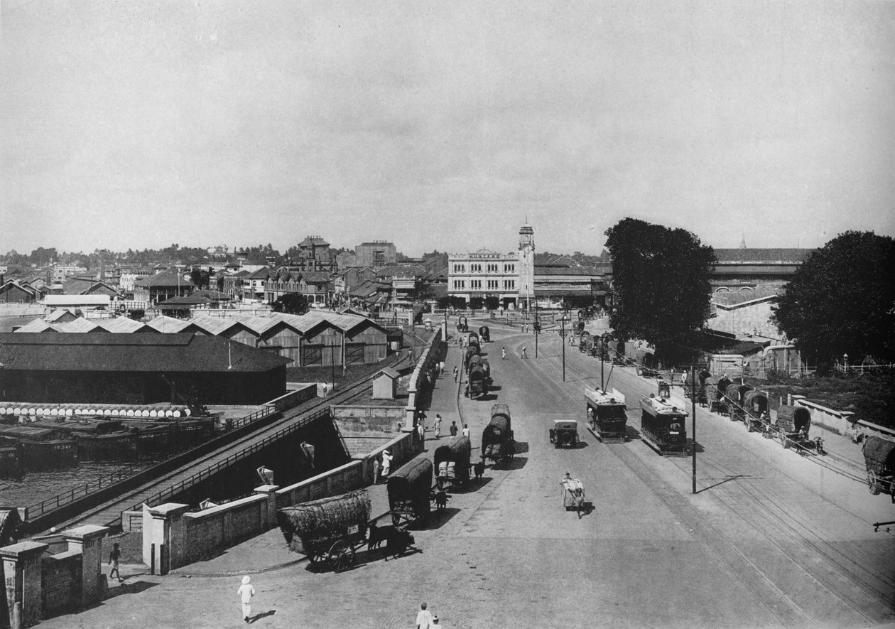 Vista para o Pettah ou bairro nativo, Colombo, mostrando a torre do relógio Khan, c1890, 1910 de Alfred William Amandus Plate