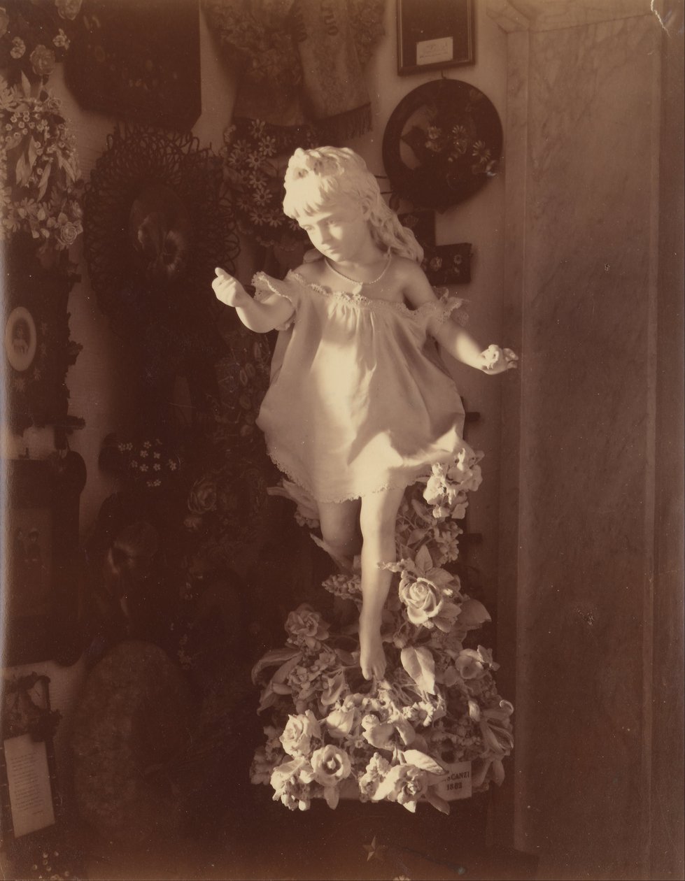 Estátua de uma menina de Alfredo Noack