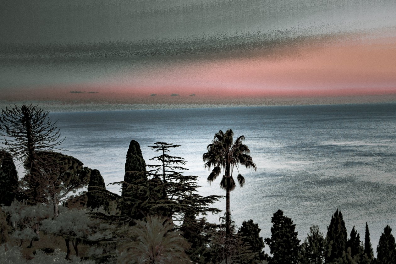 Taormina Sunset, 2019 (fotografia pintada à mão) de Alice Gur-Arie