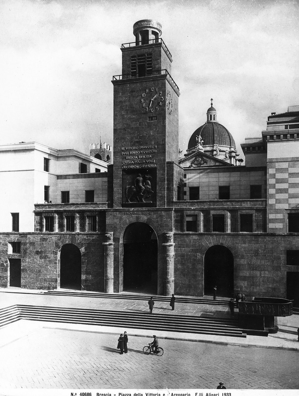 Piazza della Vittoria com a Torre Mussolini, Brescia (foto a p/b) de Fratelli Alinari
