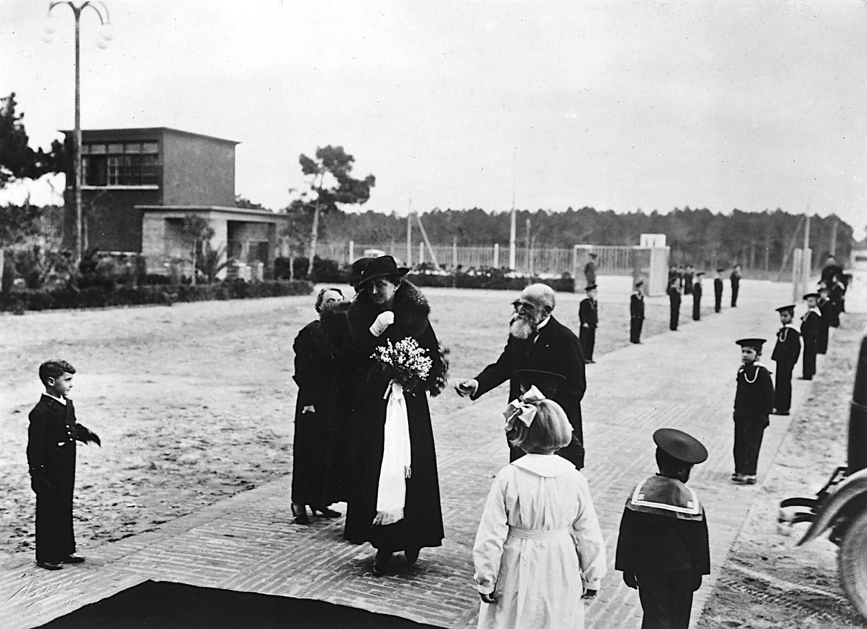 Villa Rosa Maltoni Mussolini: visita oficial de Helen de Montenegro, esposa de Victor Emmanuel III (foto a p/b) de Fratelli Alinari