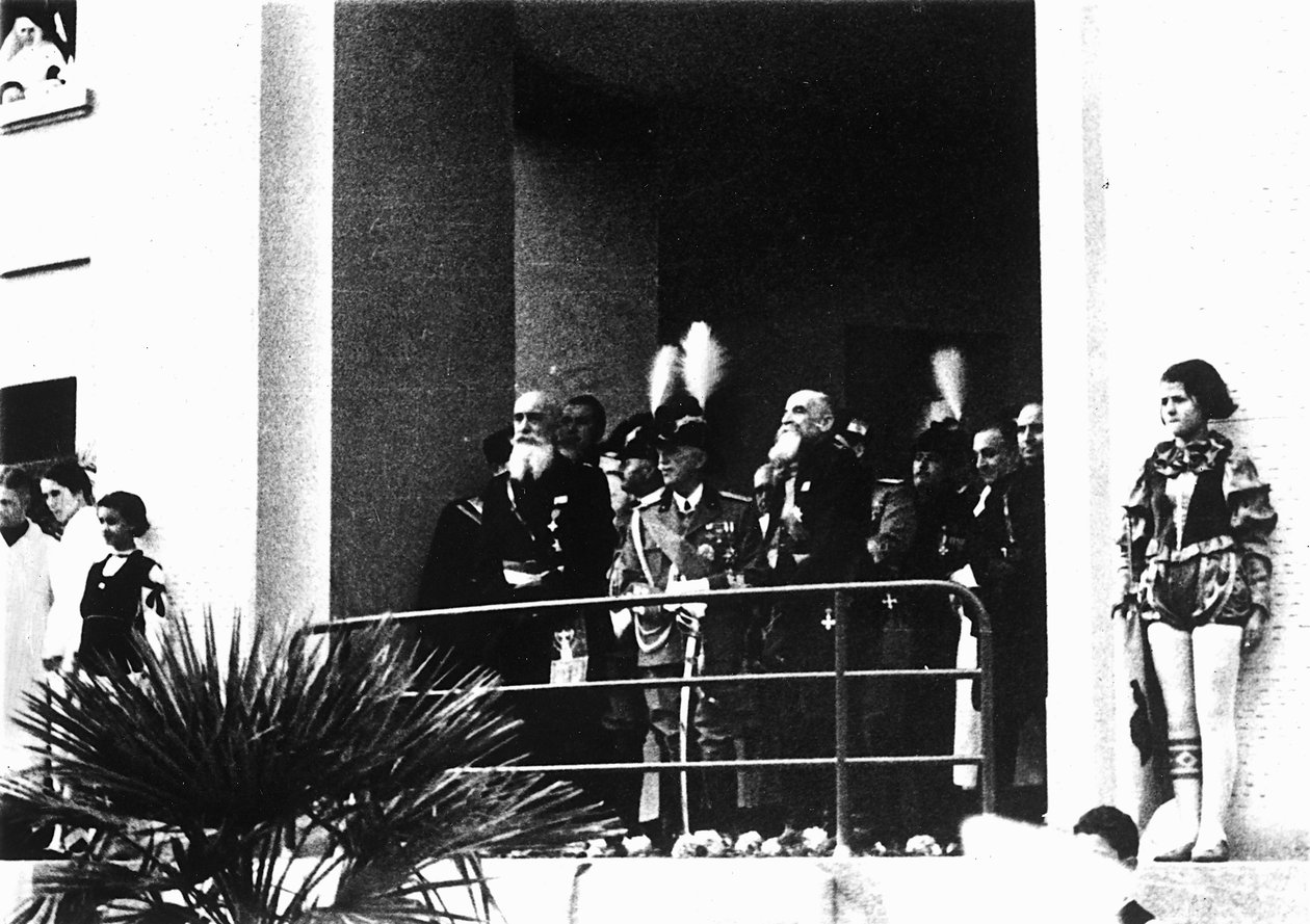 Villa Rosa Maltoni Mussolini: visita oficial de Victor Emmanuel III (foto a p/b) de Fratelli Alinari