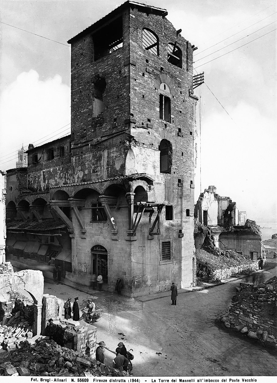 Segunda Guerra Mundial: Danos causados pelo atentado à Torre Mannelli, no final da Ponte Vecchio, em Florença. Esta fotografia fazia anteriormente parte da Colecção Brogi, mas agora pertence à Colecção Alinari (foto a p/b) de Fratelli Alinari