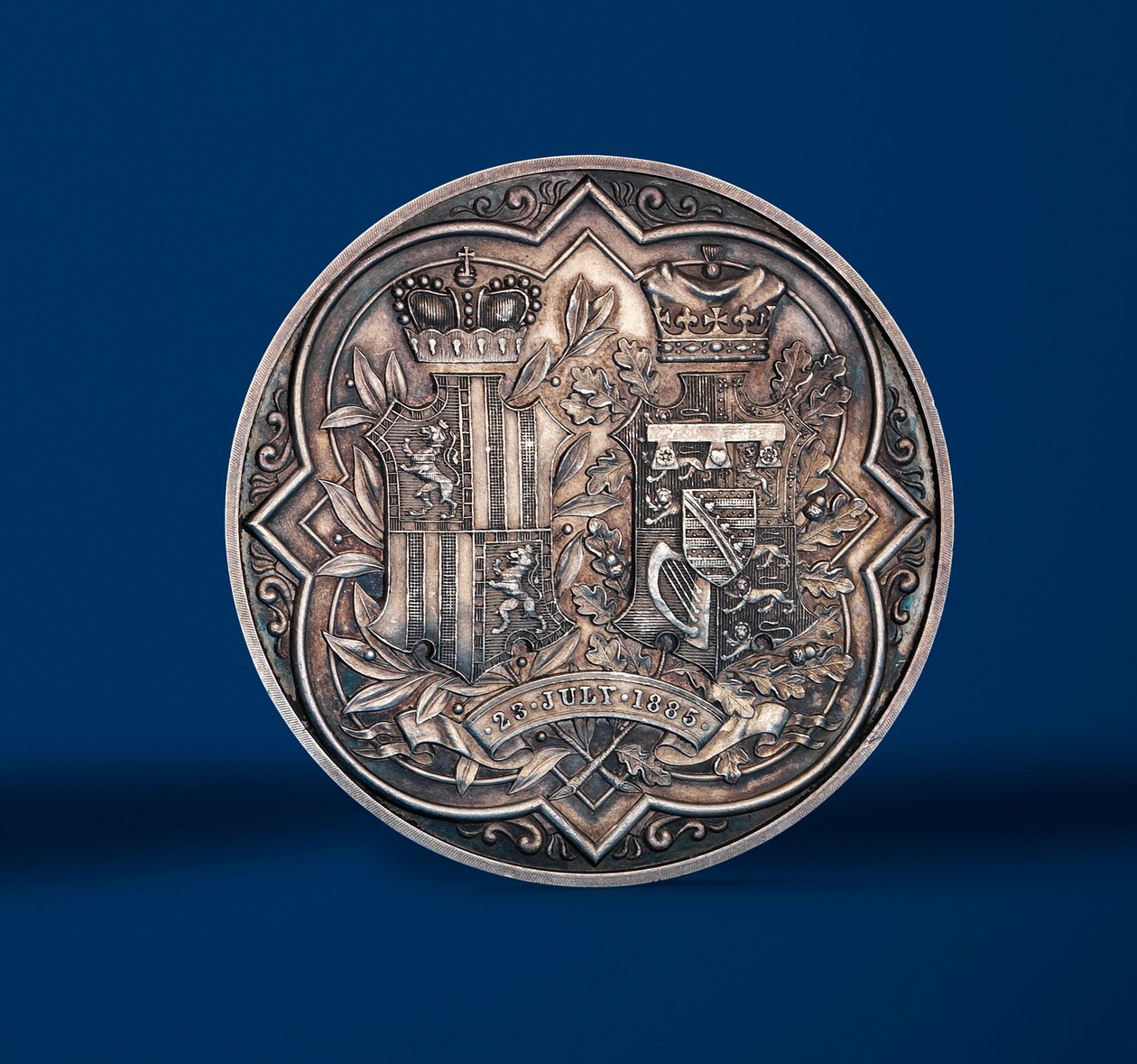 Medalha comemorativa do casamento da Princesa Beatriz e do Príncipe Henrique de Battenberg, 1885 (prata) (reverso de 419.673) de Allan Wyon