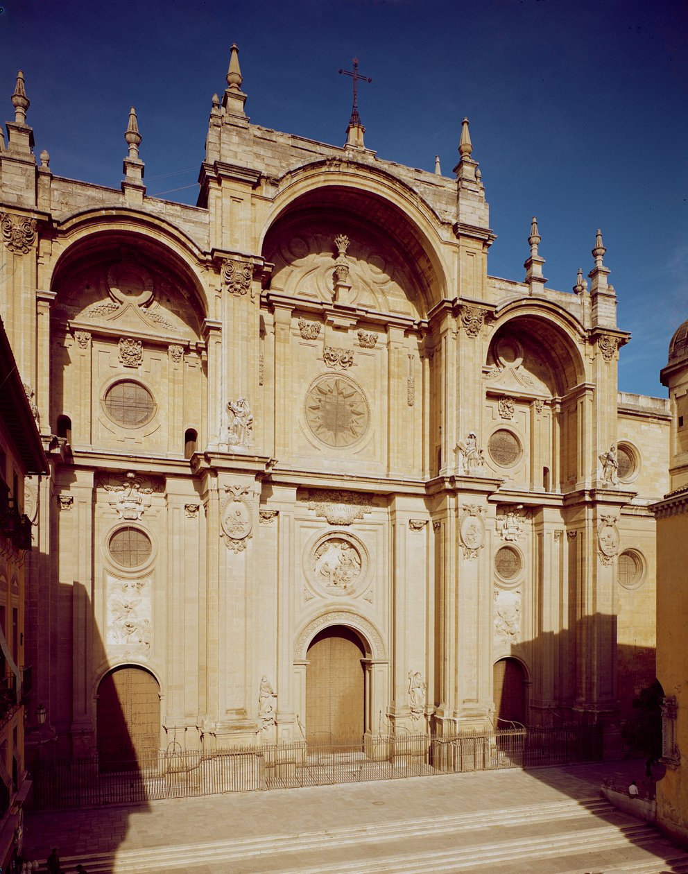 Vista da fachada, concluída em 1667 de Alonso Cano