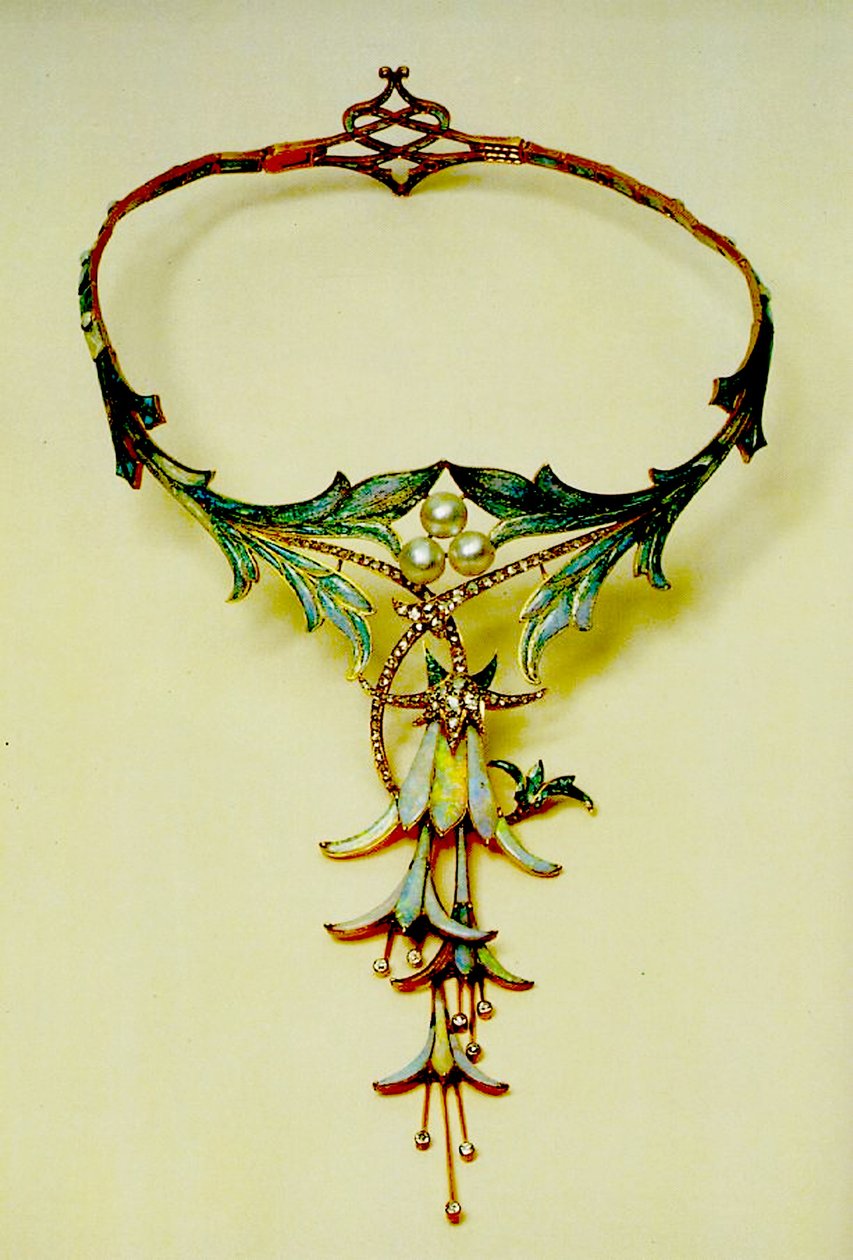 Colar de 1905 (opala, safira, brilhantes e ouro) de Alphonse Mucha