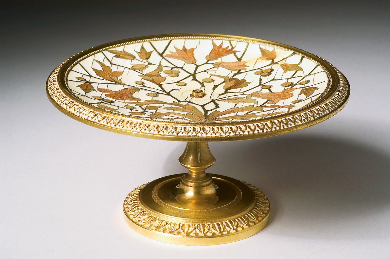 Copo no pedestal de Alphonse Gustave Giroux