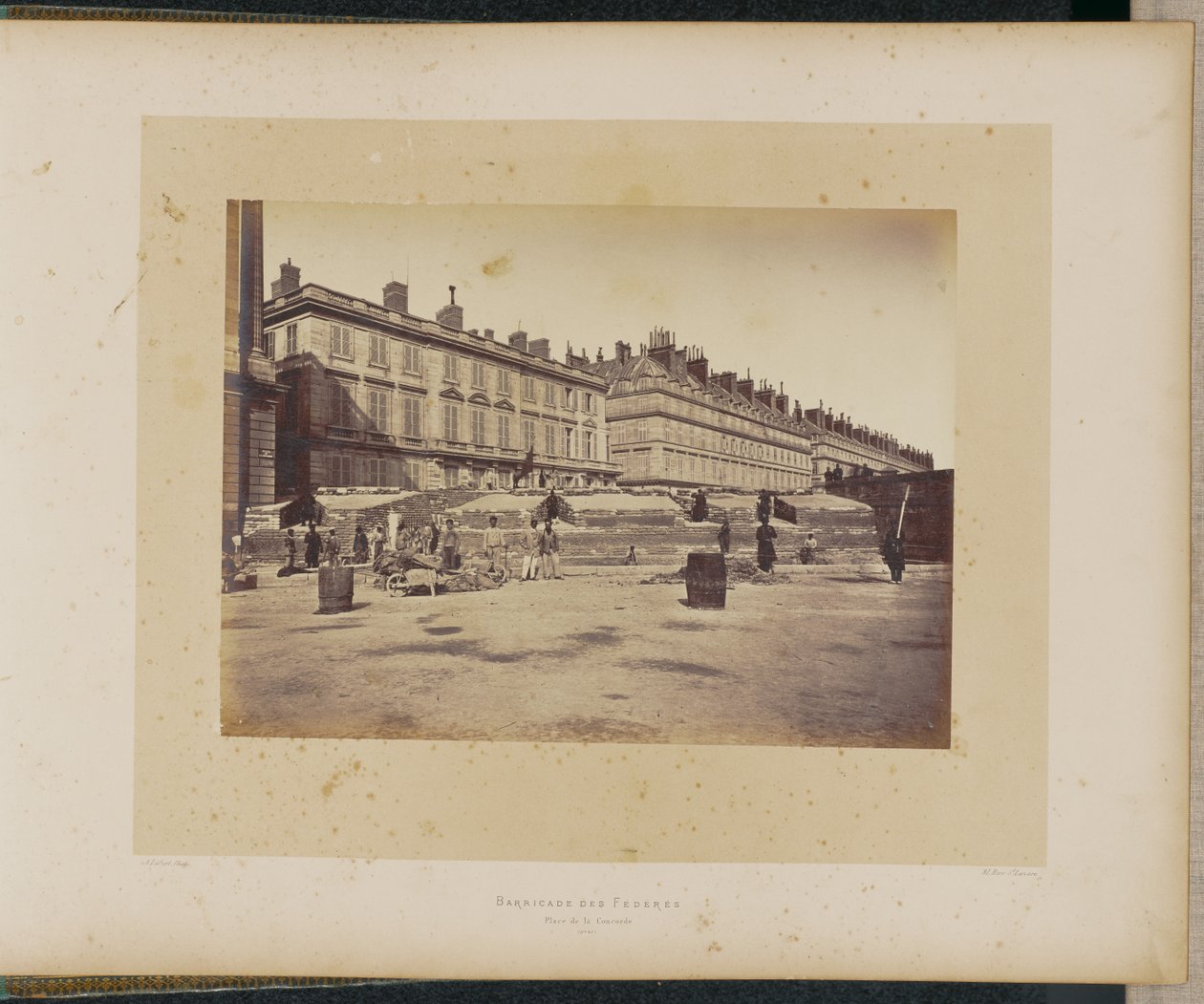 Barricada dos Federados, Praça da Concórdia. de Alphonse J. Liébert