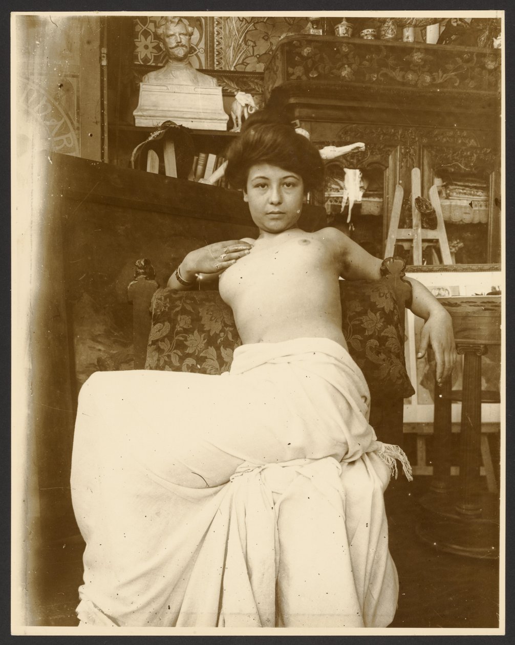 [Modelo feminino para a alegoria "setembro" do Ciclo dos Doze Meses, para a revista "Cocorico", Paris]. de Alphonse Maria Mucha
