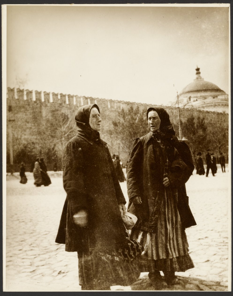 [Fotografias da viagem de estudo à Rússia utilizadas para a pintura "A abolição da servidão na Rússia" (1914), do "Ciclo Epopeia dos Eslavos, Moscovo"]. de Alphonse Maria Mucha