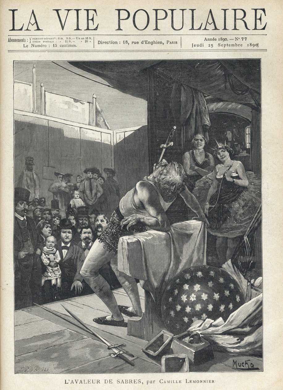 No palco de um teatro itinerante, o público se reúne e olha o número de uma andorinha de sabre, ao seu lado, escondida pela cortina do palco, dois artistas a observam com um sorriso. Ilustração de Alfons Maria Mucha (Alphonse Marie Mucha de Alphonse Mucha