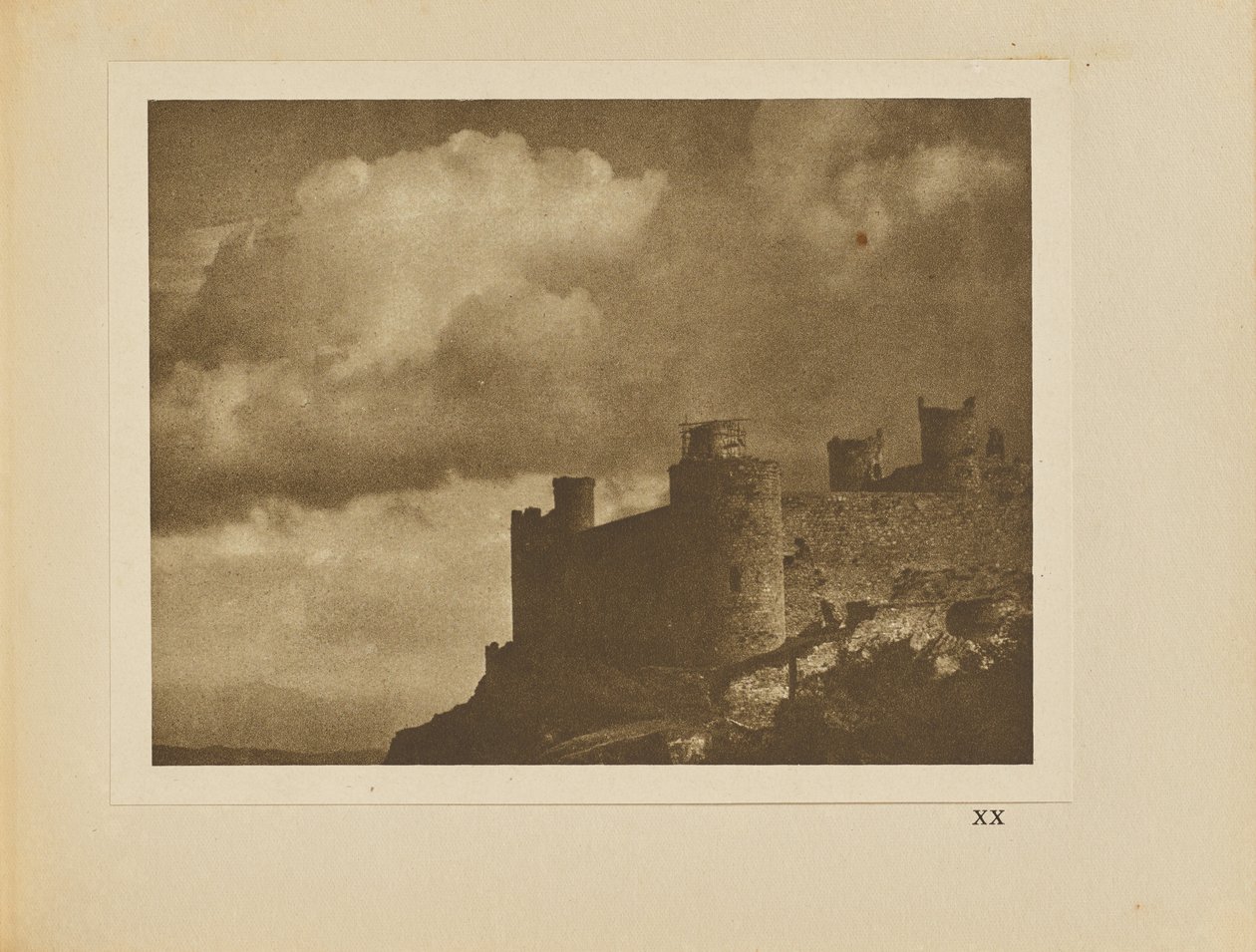 As nuvens e o castelo de Alvin Langdon Coburn