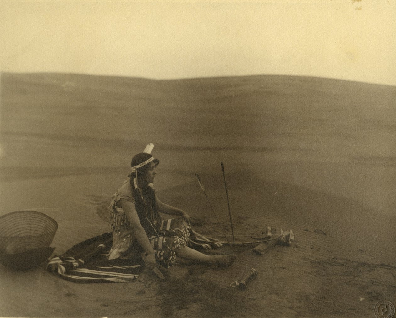 Uma mulher nativa americana sentada de American Photographer