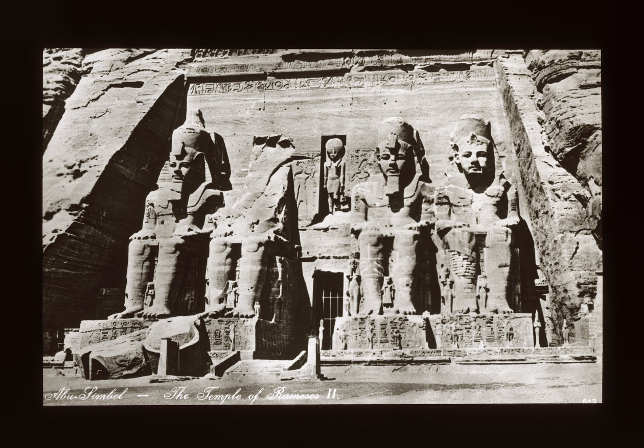 Abu Simbel - O Templo de Ramsés II (slide de lanterna) de American Photographer