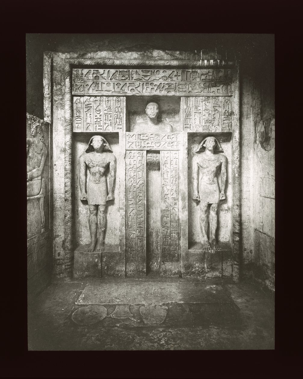 Capela do túmulo de Nefer-Seshem-Ptah, Sakkara, 6a dinastia (corrediça de lanterna) de American Photographer