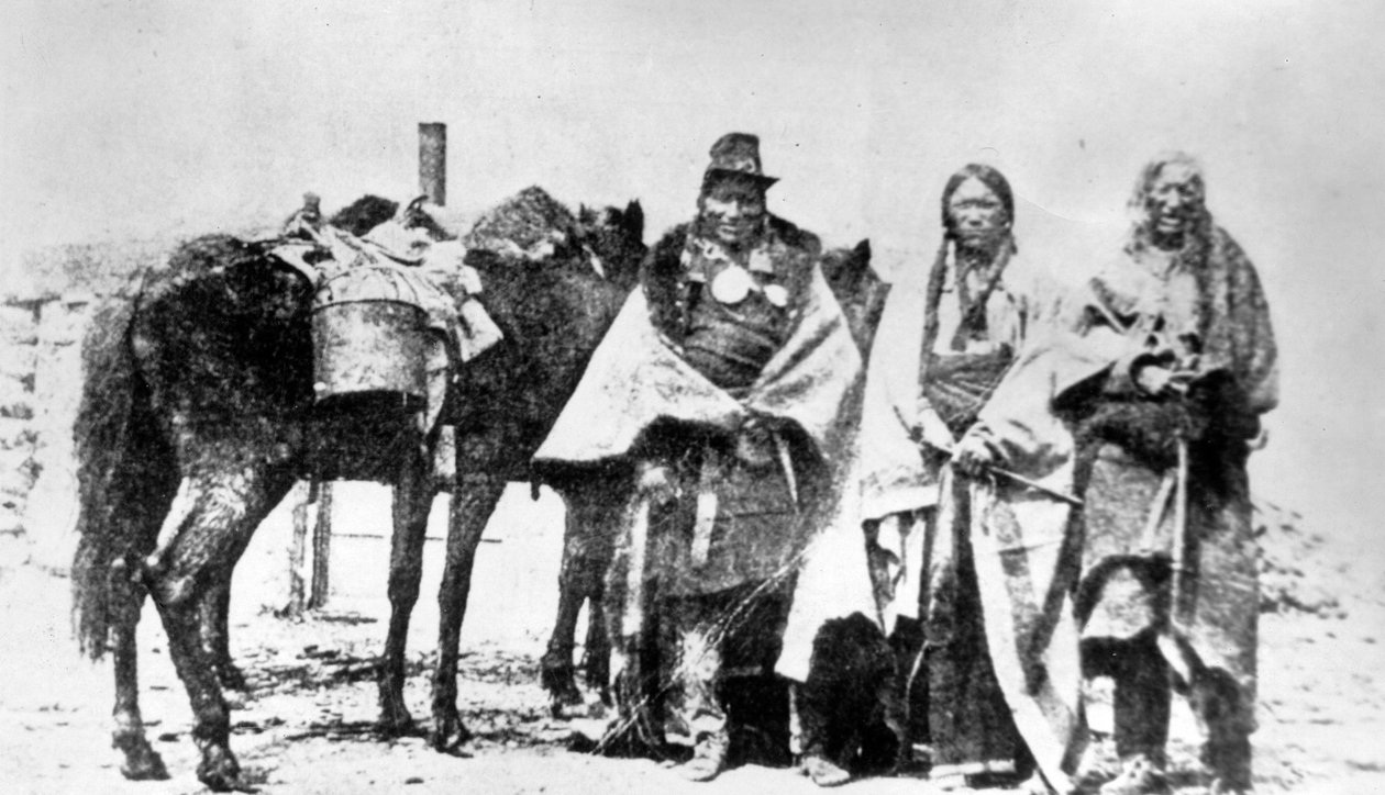 Cheyenne chefes mantidos como reféns pelo general Custer para o retorno da Sra. Morgan e Sra. White de American Photographer