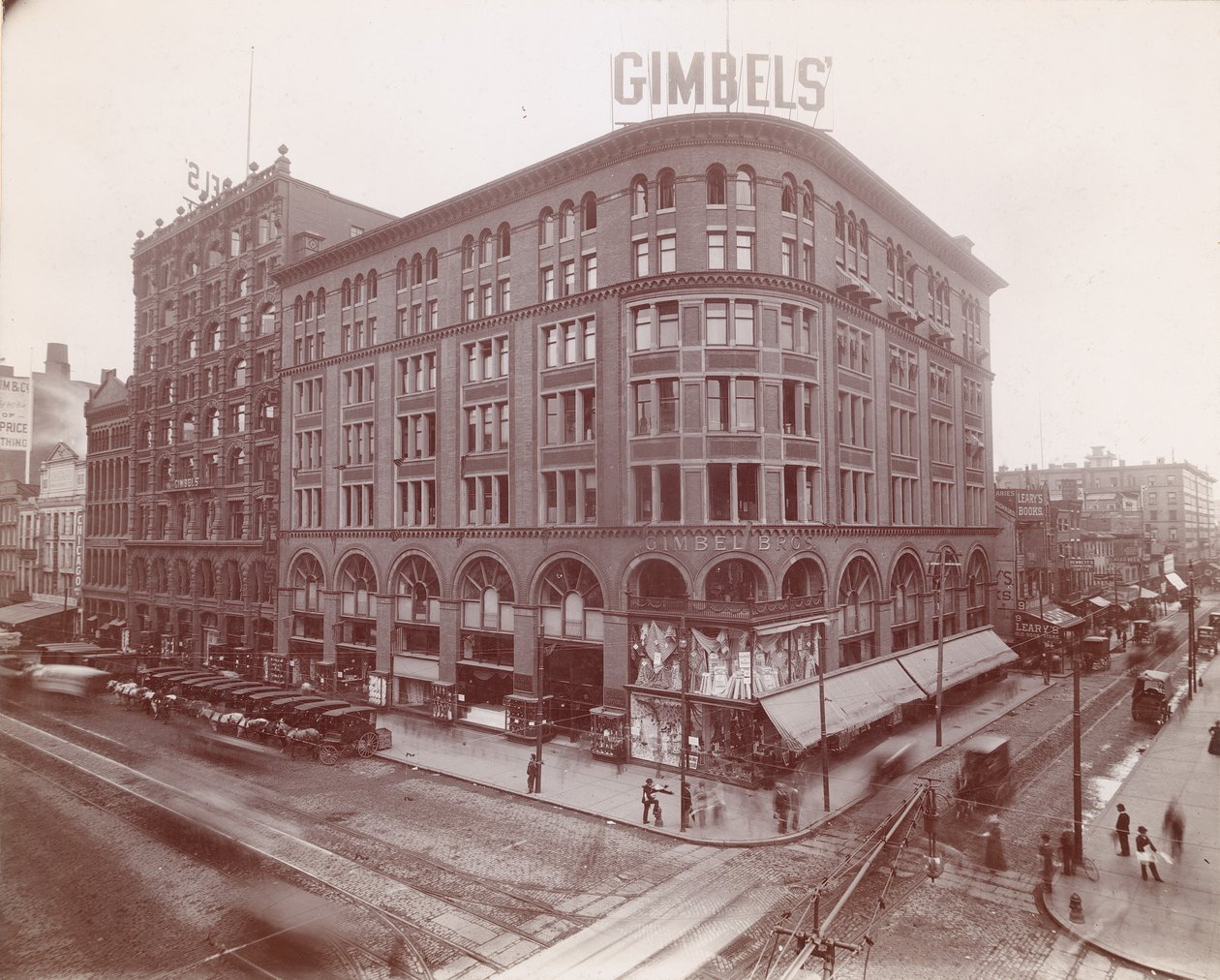 Irmãos Gimbel, Market Street no 9º, canto sudeste, 1899 (albumen print) de American Photographer
